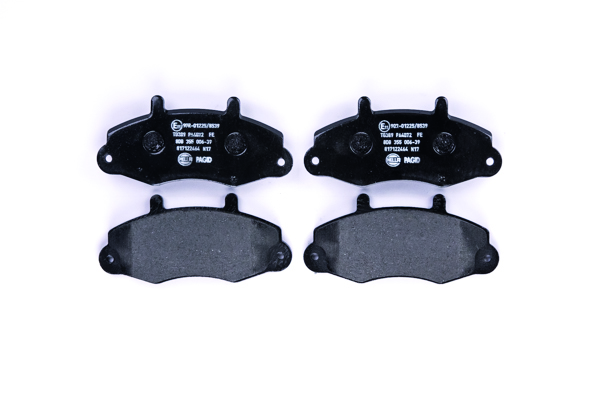 Jeu de 4 plaquettes de frein | HELLA PAGID